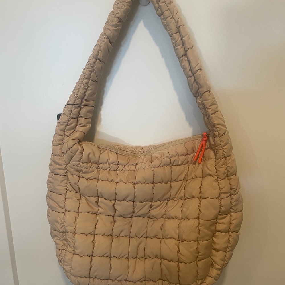 Wantable puffy tote